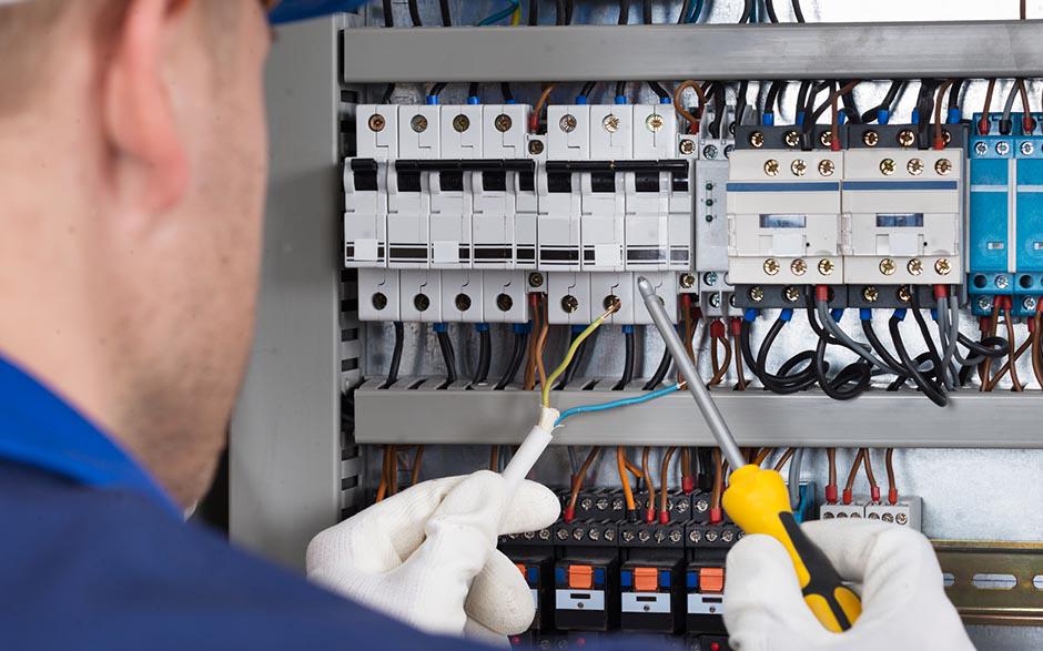 je recherche un électricien Maisons-Alfort